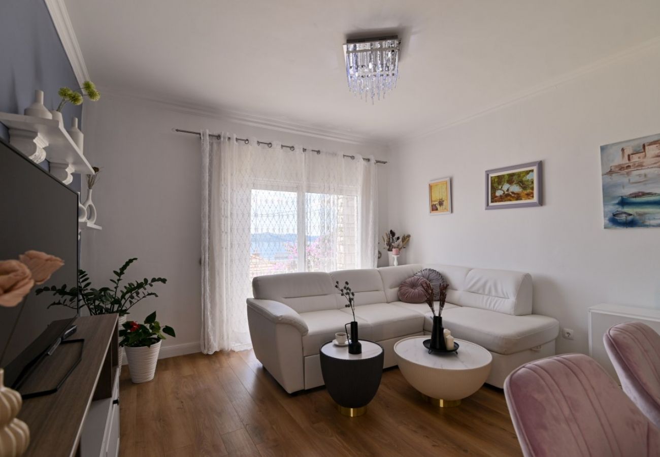 Apartament w Trogir - Apartament w Trogir z Widok na morze, balkon, Klimatyzacja, WIFI (3459-1)