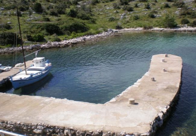 Dom w Kornati - Robinson dom w Žut z Widok na morze, taras (3467-1) Dom w Kornati - Robinson dom w Žut z Widok na morze, taras (3467-1)