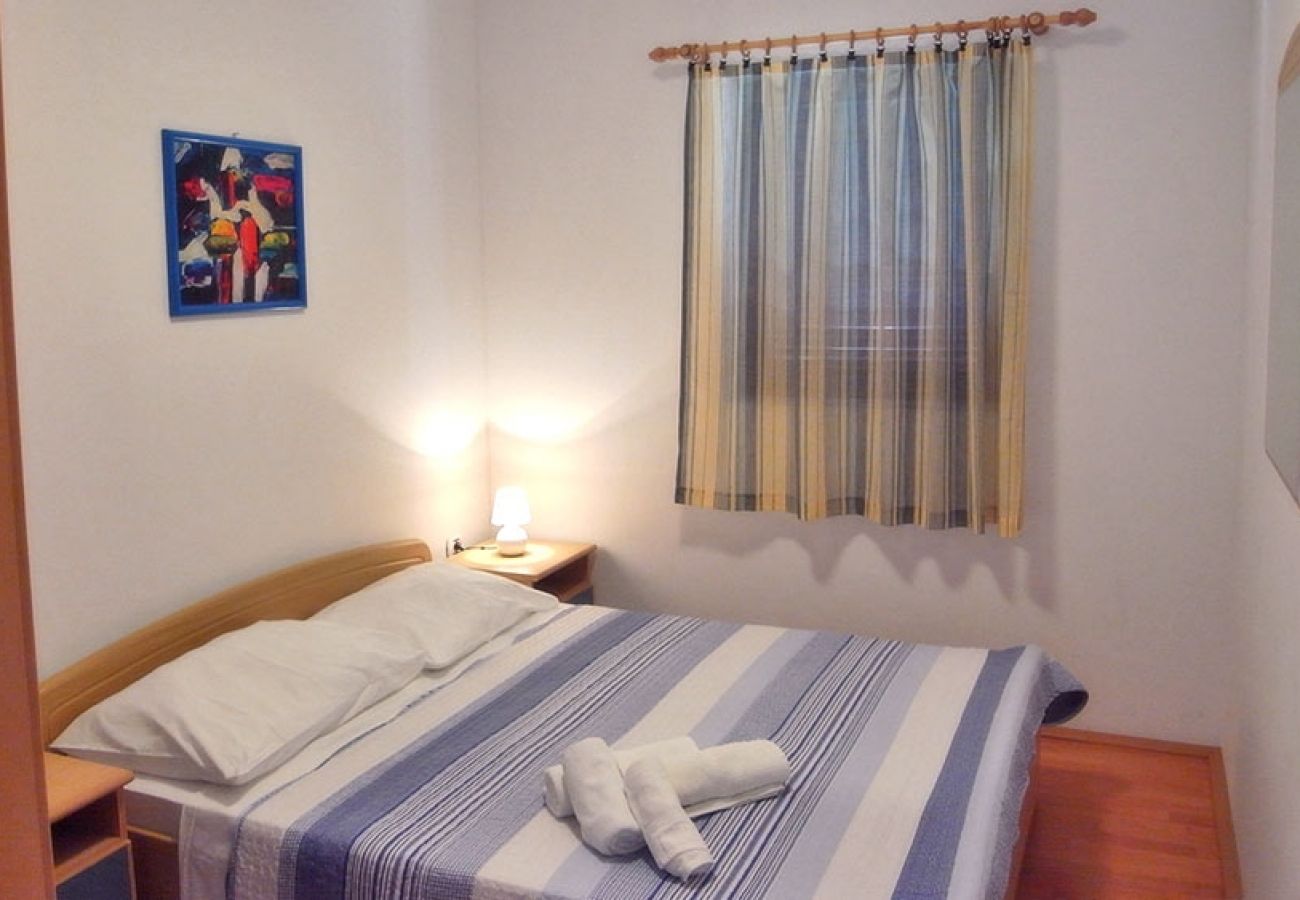 Apartament w Baška - Ferienwohnung in Baška mit Meerblick, Terrasse, Klimaanlage, W-LAN (3494-6)