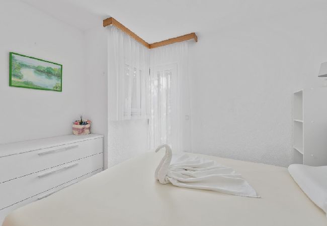 Apartament w Sukošan - Apartament w Sukošan z Widok na morze, taras, Klimatyzacja, WIFI (3495-2) Apartament w Sukošan - Apartament w Sukošan z Widok na morze, taras, Klimatyzacja, WIFI (3495-2)
