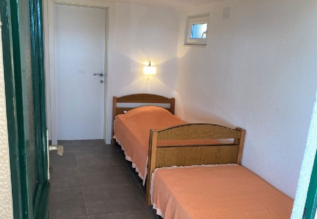 Dom w Bol - Domek wypoczynkowy w Bol z Widok na morze, taras, Klimatyzacja, WIFI (3543-1) Dom w Bol - Domek wypoczynkowy w Bol z Widok na morze, taras, Klimatyzacja, WIFI (3543-1)