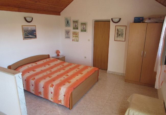 Dom w Bol - Domek wypoczynkowy w Bol z Widok na morze, taras, Klimatyzacja, WIFI (3543-1) Dom w Bol - Domek wypoczynkowy w Bol z Widok na morze, taras, Klimatyzacja, WIFI (3543-1)
