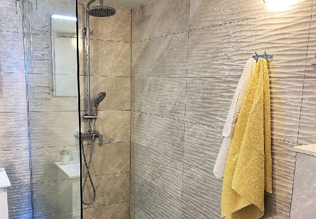 Dom w Bol - Domek wypoczynkowy w Bol z Widok na morze, taras, Klimatyzacja, WIFI (3543-1) Dom w Bol - Domek wypoczynkowy w Bol z Widok na morze, taras, Klimatyzacja, WIFI (3543-1)