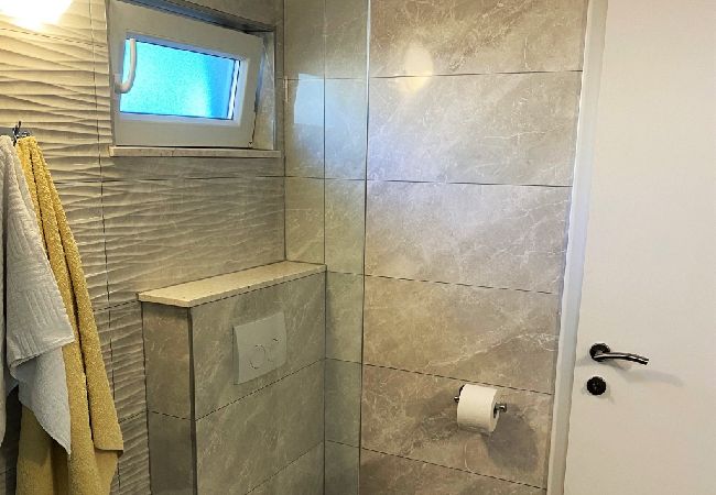 Dom w Bol - Domek wypoczynkowy w Bol z Widok na morze, taras, Klimatyzacja, WIFI (3543-1) Dom w Bol - Domek wypoczynkowy w Bol z Widok na morze, taras, Klimatyzacja, WIFI (3543-1)
