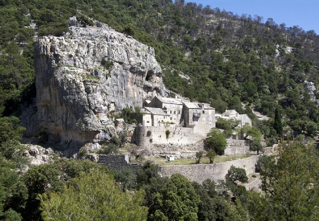 Dom w Bol - Domek wypoczynkowy w Bol z Widok na morze, taras, Klimatyzacja, WIFI (3543-1) Dom w Bol - Domek wypoczynkowy w Bol z Widok na morze, taras, Klimatyzacja, WIFI (3543-1)