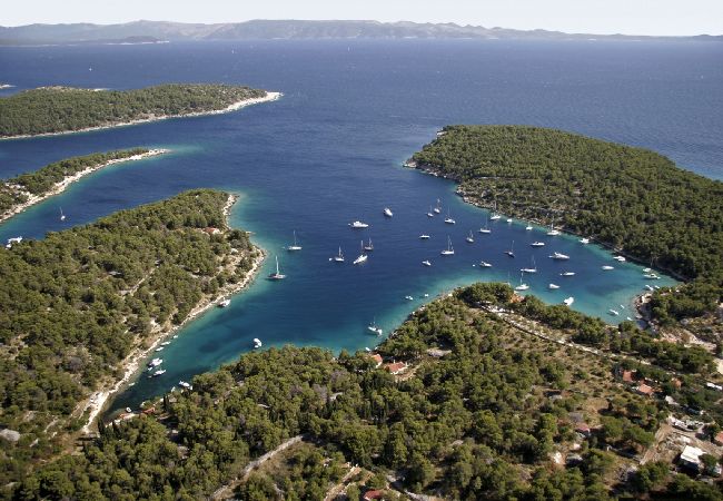 Dom w Bol - Domek wypoczynkowy w Bol z Widok na morze, taras, Klimatyzacja, WIFI (3543-1) Dom w Bol - Domek wypoczynkowy w Bol z Widok na morze, taras, Klimatyzacja, WIFI (3543-1)