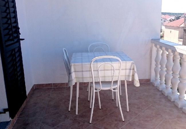 Apartament w Novalja - Apartament w Novalja z Widok na morze, taras, Klimatyzacja, WIFI (3572-1) Apartament w Novalja - Apartament w Novalja z Widok na morze, taras, Klimatyzacja, WIFI (3572-1)