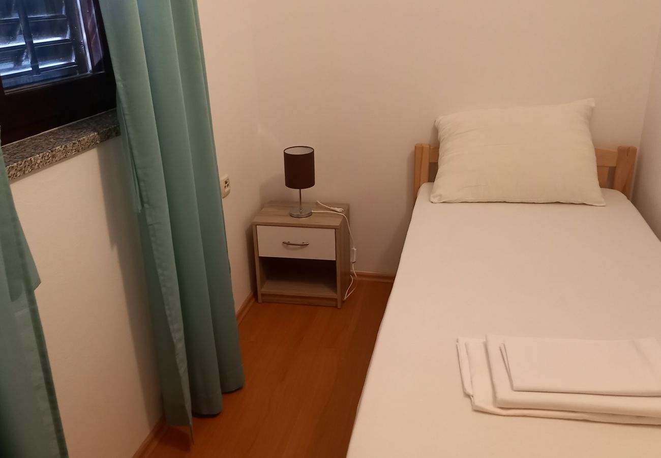 Apartament w Novalja - Apartament w Novalja z Widok na morze, taras, Klimatyzacja, WIFI (3572-2)