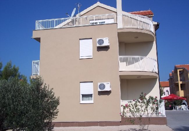 Apartament w Vodice - Apartament w Vodice z taras, Klimatyzacja, WIFI (3599-6) Apartament w Vodice - Apartament w Vodice z taras, Klimatyzacja, WIFI (3599-6)