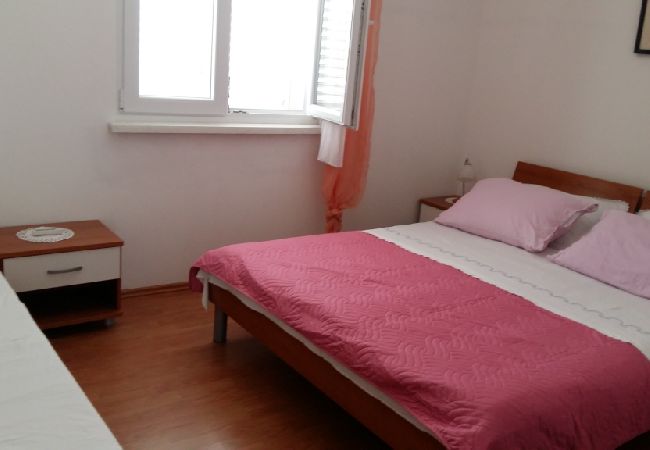 Apartament w Kustici - Apartament w Kustici z Widok na morze, balkon, Klimatyzacja, WIFI (3597-1) Apartament w Kustici - Apartament w Kustici z Widok na morze, balkon, Klimatyzacja, WIFI (3597-1)