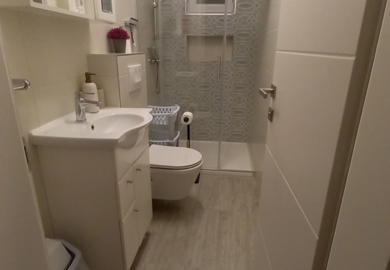 Apartament w Kustici - Apartament w Kustici z Widok na morze, balkon, Klimatyzacja, WIFI (3597-1)