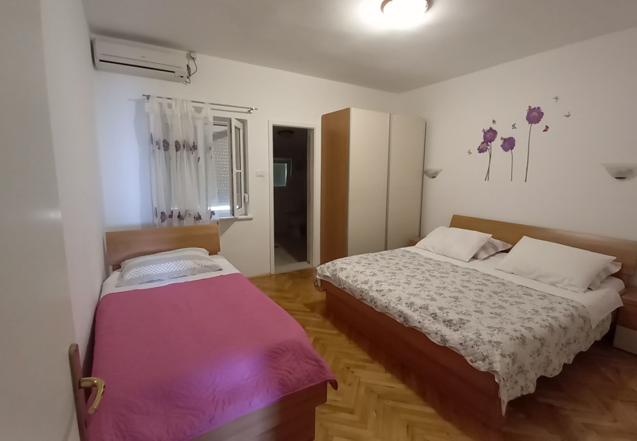 Apartament w Kustici - Apartament w Kustici z Widok na morze, balkon, Klimatyzacja, WIFI (3597-3)