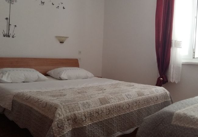 Apartament w Kustici - Apartament w Kustici z Widok na morze, taras, Klimatyzacja, WIFI (3597-4) Apartament w Kustici - Apartament w Kustici z Widok na morze, taras, Klimatyzacja, WIFI (3597-4)
