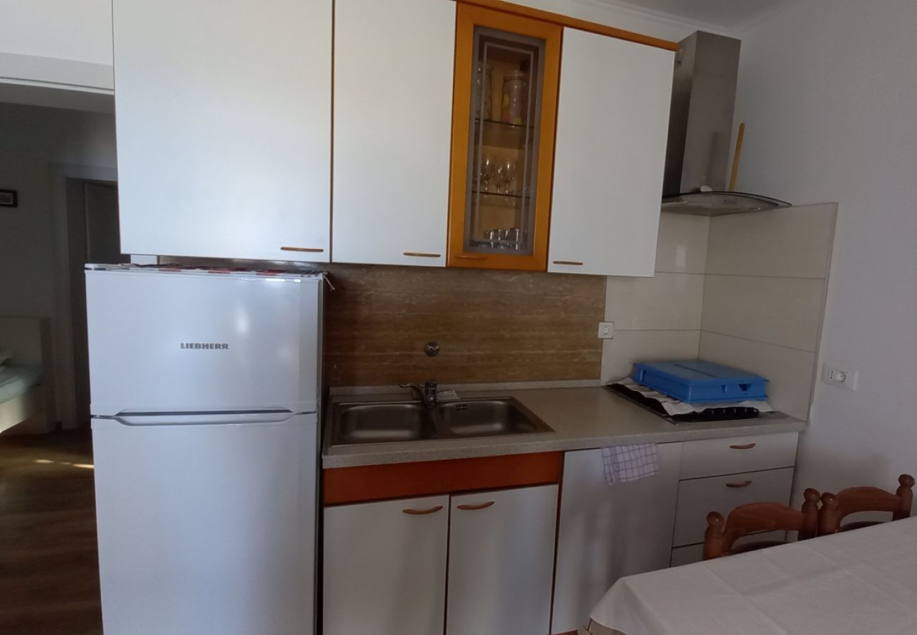 Apartament w Kustici - Apartament w Kustici z Widok na morze, taras, Klimatyzacja, WIFI (3597-4)
