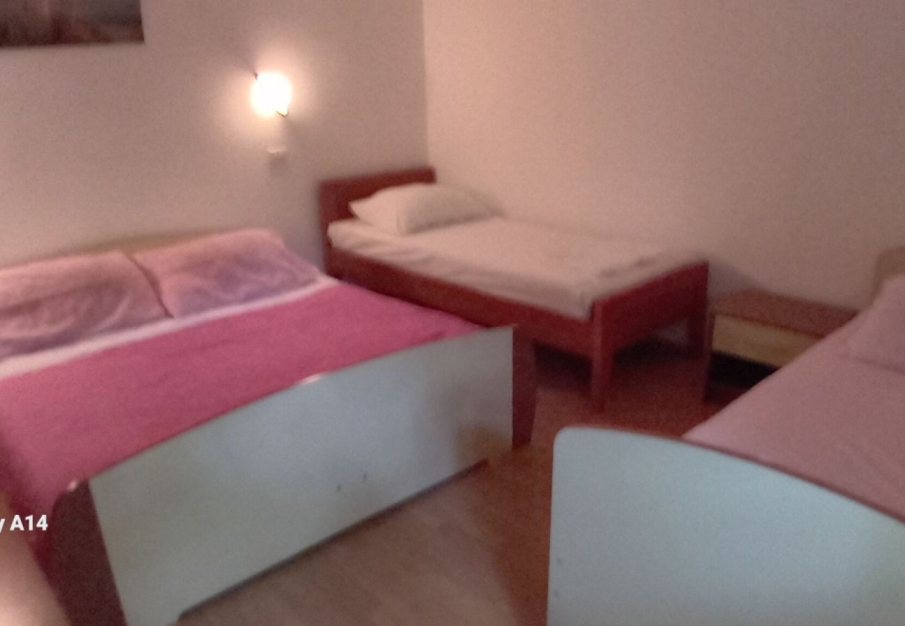 Apartament w Kustici - Apartament w Kustici z Widok na morze, taras, Klimatyzacja, WIFI (3597-5)