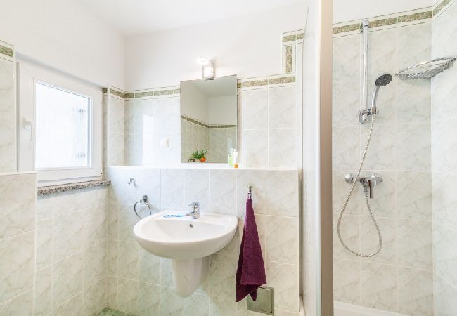 Apartament w Kustici - Apartament w Kustici z Widok na morze, balkon, Klimatyzacja, WIFI (3589-3) Apartament w Kustici - Apartament w Kustici z Widok na morze, balkon, Klimatyzacja, WIFI (3589-3)