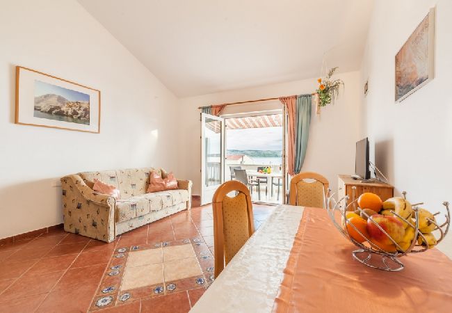 Apartament w Kustici - Apartament w Kustici z Widok na morze, balkon, Klimatyzacja, WIFI (3589-4) Apartament w Kustici - Apartament w Kustici z Widok na morze, balkon, Klimatyzacja, WIFI (3589-4)