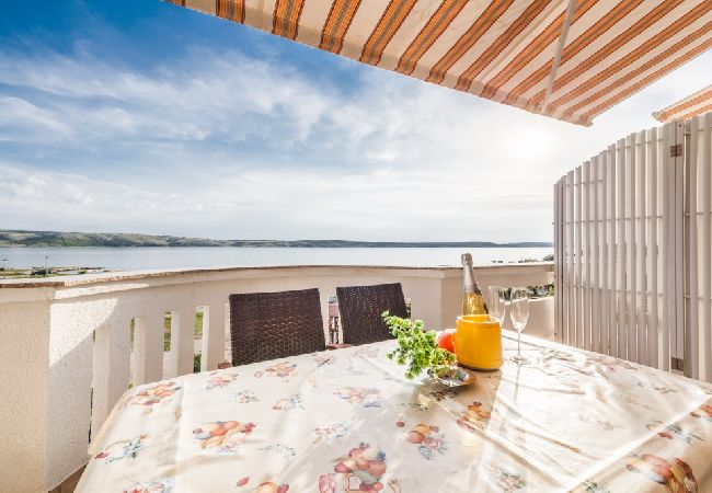 Apartament w Kustici - Apartament w Kustici z Widok na morze, balkon, Klimatyzacja, WIFI (3589-4) Apartament w Kustici - Apartament w Kustici z Widok na morze, balkon, Klimatyzacja, WIFI (3589-4)
