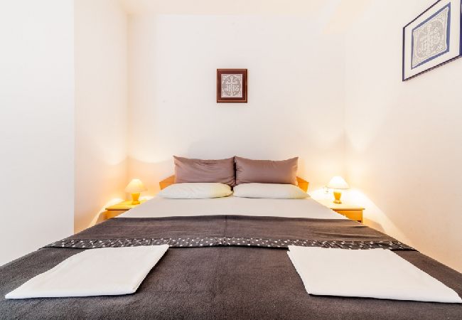 Apartament w Kustici - Apartament w Kustici z Widok na morze, balkon, Klimatyzacja, WIFI (3589-5) Apartament w Kustici - Apartament w Kustici z Widok na morze, balkon, Klimatyzacja, WIFI (3589-5)