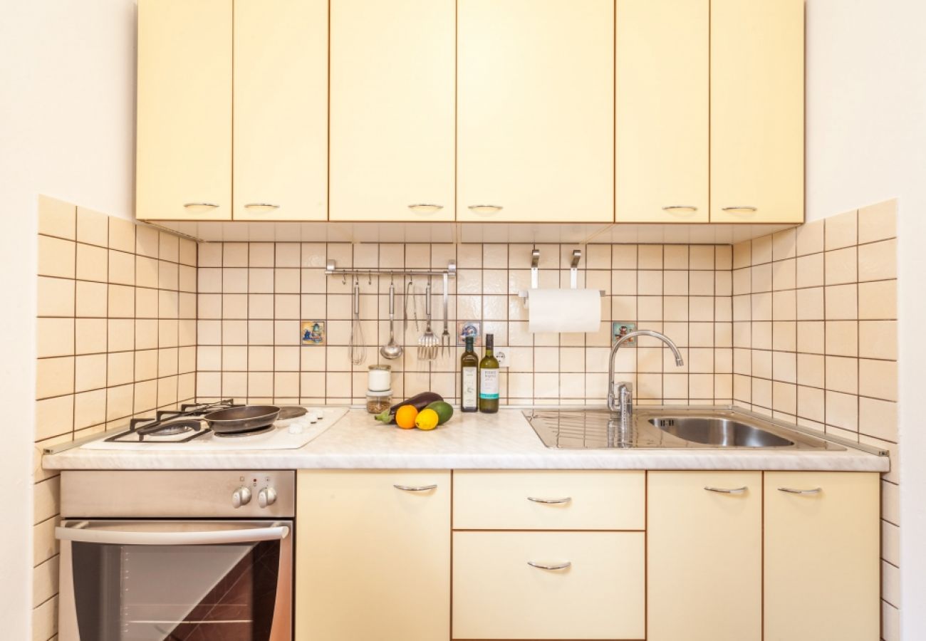 Apartament w Kustici - Apartament w Kustici z Widok na morze, balkon, Klimatyzacja, WIFI (3589-5)