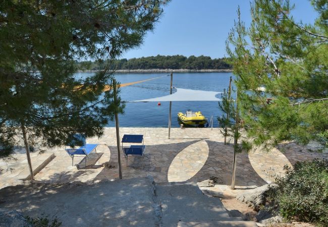 Apartament w Karbuni - Apartament w Karbuni z Widok na morze, taras, Klimatyzacja, WIFI (3609-4) Apartament w Karbuni - Apartament w Karbuni z Widok na morze, taras, Klimatyzacja, WIFI (3609-4)