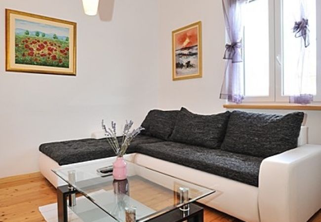 Apartament w Poljana - Apartament w Poljana z Widok na morze, taras, Klimatyzacja, WIFI (3617-1) Apartament w Poljana - Apartament w Poljana z Widok na morze, taras, Klimatyzacja, WIFI (3617-1)