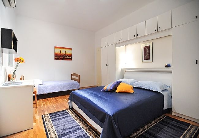 Apartament w Poljana - Apartament w Poljana z Widok na morze, taras, Klimatyzacja, WIFI (3617-1) Apartament w Poljana - Apartament w Poljana z Widok na morze, taras, Klimatyzacja, WIFI (3617-1)