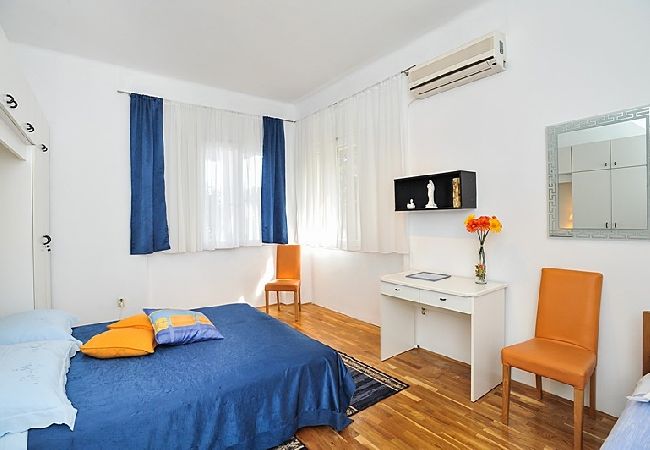 Apartament w Poljana - Apartament w Poljana z Widok na morze, taras, Klimatyzacja, WIFI (3617-1) Apartament w Poljana - Apartament w Poljana z Widok na morze, taras, Klimatyzacja, WIFI (3617-1)