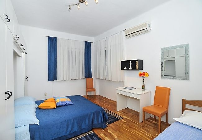 Apartament w Poljana - Apartament w Poljana z Widok na morze, taras, Klimatyzacja, WIFI (3617-1) Apartament w Poljana - Apartament w Poljana z Widok na morze, taras, Klimatyzacja, WIFI (3617-1)