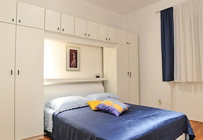 Apartament w Poljana - Apartament w Poljana z Widok na morze, taras, Klimatyzacja, WIFI (3617-1) Apartament w Poljana - Apartament w Poljana z Widok na morze, taras, Klimatyzacja, WIFI (3617-1)