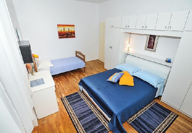 Apartament w Poljana - Apartament w Poljana z Widok na morze, taras, Klimatyzacja, WIFI (3617-1) Apartament w Poljana - Apartament w Poljana z Widok na morze, taras, Klimatyzacja, WIFI (3617-1)