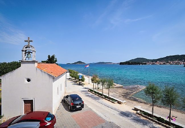 Apartament w Poljana - Apartament w Poljana z Widok na morze, taras, Klimatyzacja, WIFI (3617-1) Apartament w Poljana - Apartament w Poljana z Widok na morze, taras, Klimatyzacja, WIFI (3617-1)