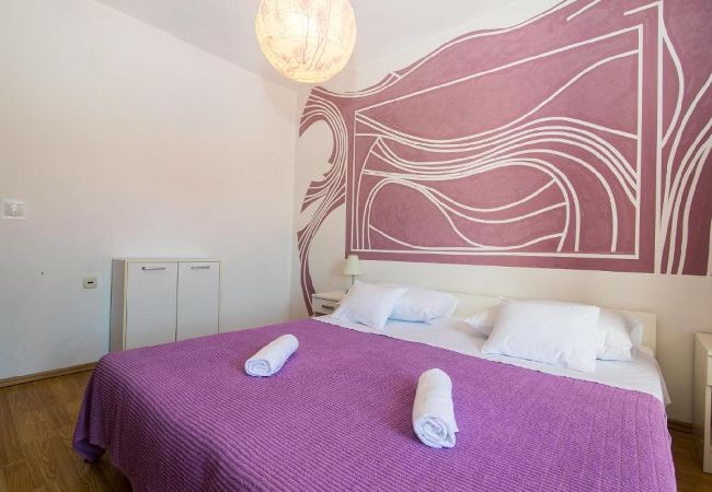 Apartament w Jelsa - Apartament w Jelsa z balkon, Klimatyzacja, WIFI (3621-1) Apartament w Jelsa - Apartament w Jelsa z balkon, Klimatyzacja, WIFI (3621-1)