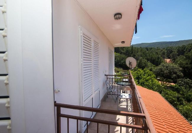 Apartament w Jelsa - Apartament w Jelsa z taras, Klimatyzacja, WIFI (3621-2) Apartament w Jelsa - Apartament w Jelsa z taras, Klimatyzacja, WIFI (3621-2)