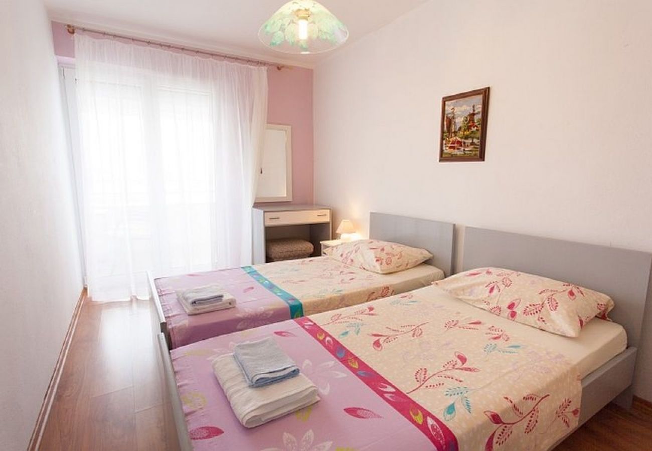 Apartament w Omišalj - Apartament w Omišalj z Widok na morze, balkon, Klimatyzacja, WIFI (3623-1)