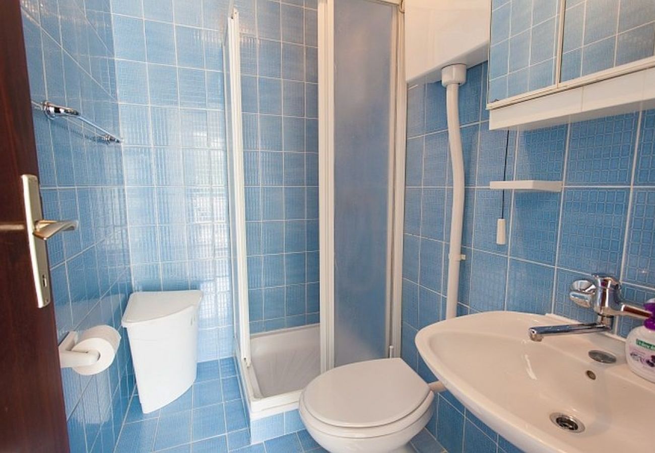 Apartament w Omišalj - Apartament w Omišalj z Widok na morze, balkon, Klimatyzacja, WIFI (3623-1)