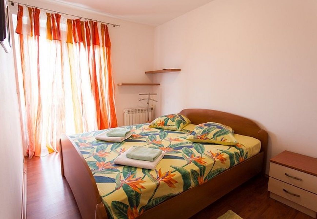 Apartament w Omišalj - Apartament w Omišalj z Widok na morze, taras, Klimatyzacja, WIFI (3623-2)