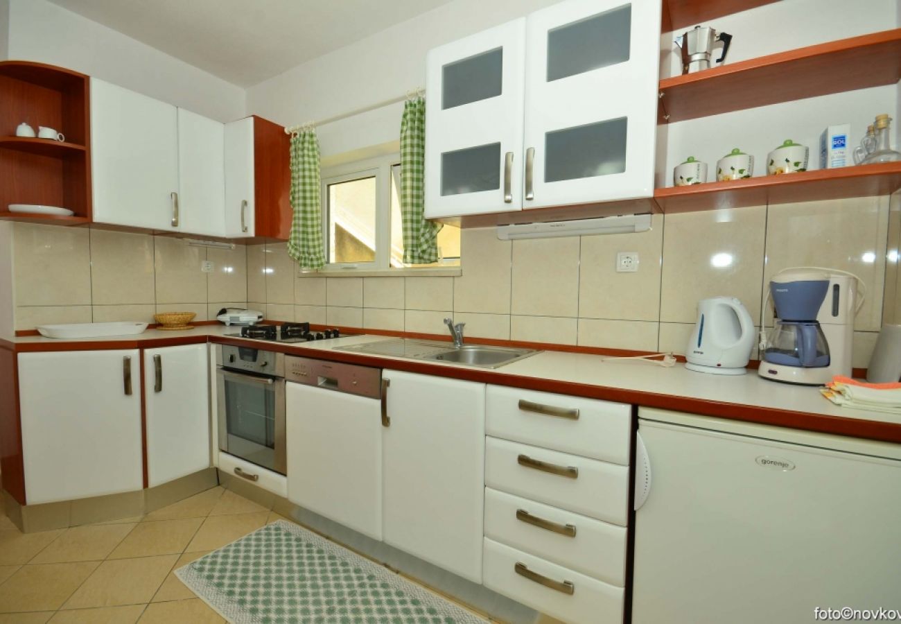 Apartament w Bol - Apartament w Bol z Widok na morze, taras, Klimatyzacja, WIFI (3634-2)