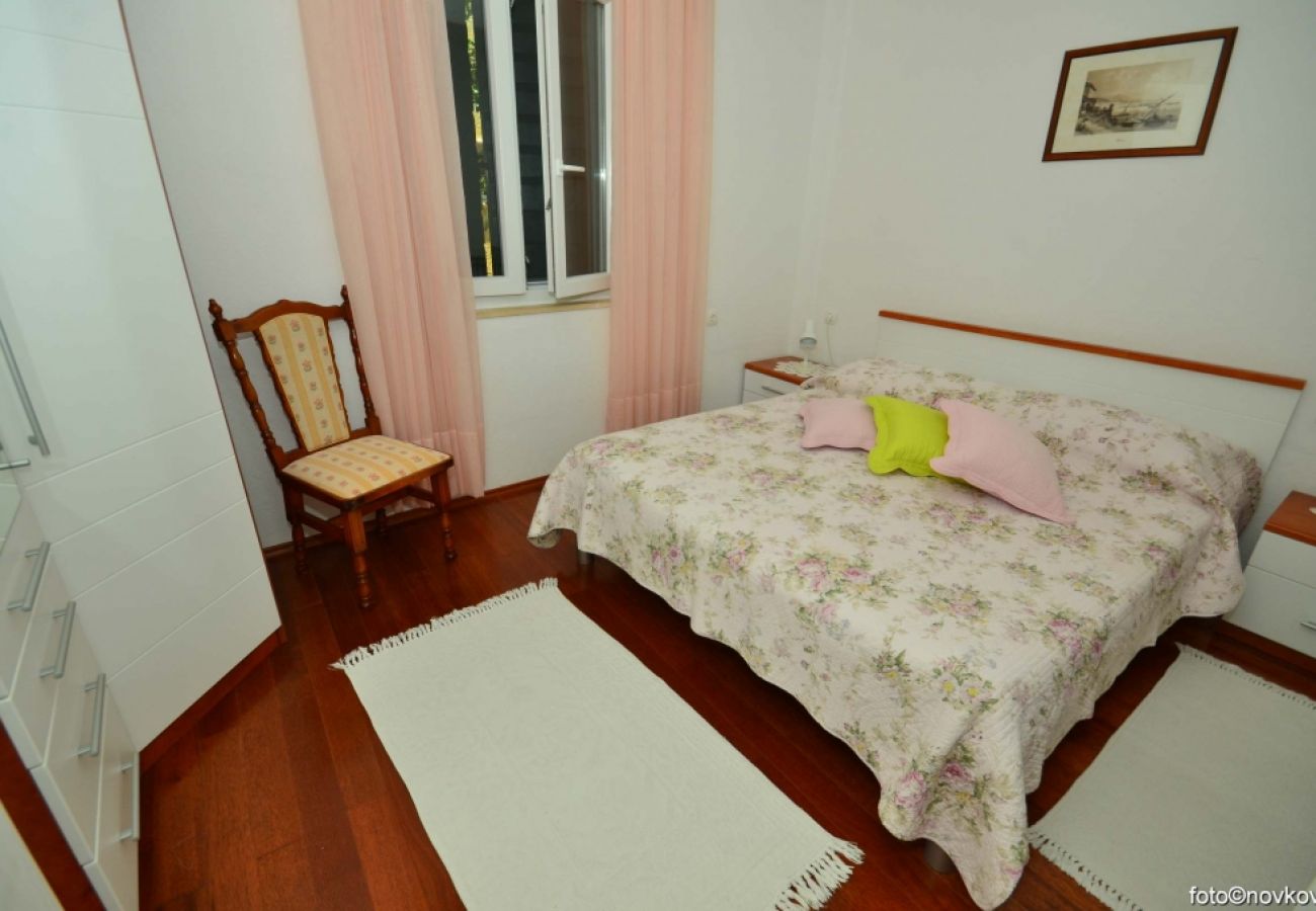 Apartament w Bol - Apartament w Bol z Widok na morze, taras, Klimatyzacja, WIFI (3634-2)