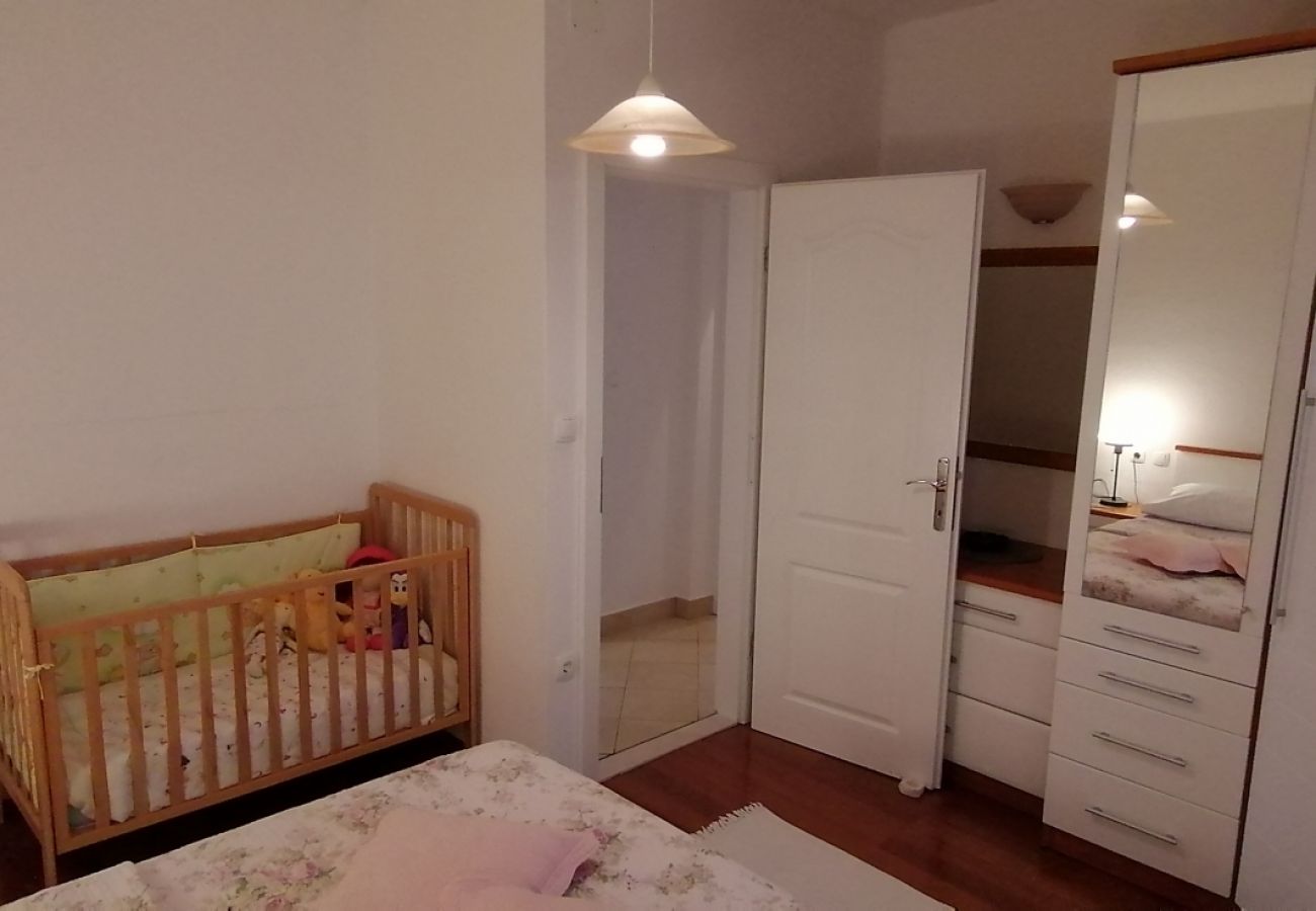 Apartament w Bol - Apartament w Bol z Widok na morze, taras, Klimatyzacja, WIFI (3634-2)