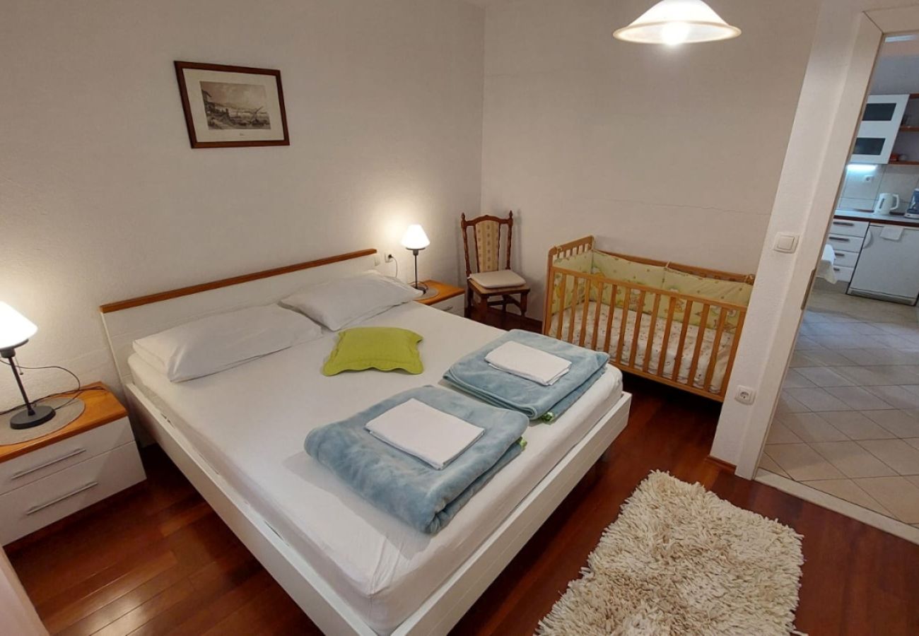Apartament w Bol - Apartament w Bol z Widok na morze, taras, Klimatyzacja, WIFI (3634-2)