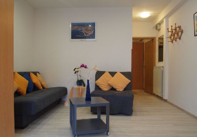 Apartament w Novigrad - Apartament w Novigrad z taras, Klimatyzacja, WIFI, Pralka (3663-1) Apartament w Novigrad - Apartament w Novigrad z taras, Klimatyzacja, WIFI, Pralka (3663-1)