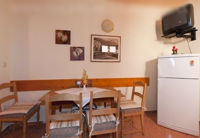 Apartament w Tucepi - Apartament w Tučepi z taras, Klimatyzacja, WIFI (3674-2) Apartament w Tucepi - Apartament w Tučepi z taras, Klimatyzacja, WIFI (3674-2)