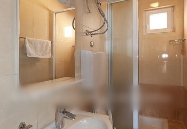 Studio w Tucepi - Apartament Studio w Tučepi z Widok na morze, balkon, Klimatyzacja, WIFI (3674-4) Studio w Tucepi - Apartament Studio w Tučepi z Widok na morze, balkon, Klimatyzacja, WIFI (3674-4)