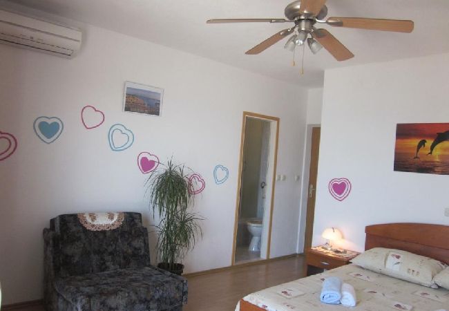 Pokój w Hvar - Pokój w Hvar z Widok na morze, taras, Klimatyzacja, WIFI (3666-3) Pokój w Hvar - Pokój w Hvar z Widok na morze, taras, Klimatyzacja, WIFI (3666-3)