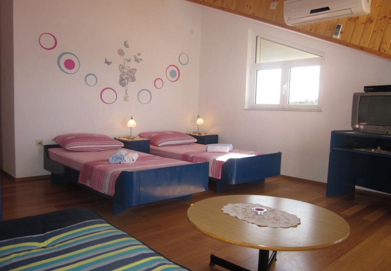 Apartament w Hvar - Apartament w Hvar z Widok na morze, taras, Klimatyzacja, WIFI (3666-4)