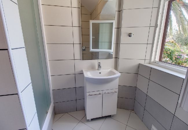 Apartament w Mali Lošinj - Apartament w Mali Lošinj z taras, Klimatyzacja, Pralka (3683-1) Apartament w Mali Lošinj - Apartament w Mali Lošinj z taras, Klimatyzacja, Pralka (3683-1)