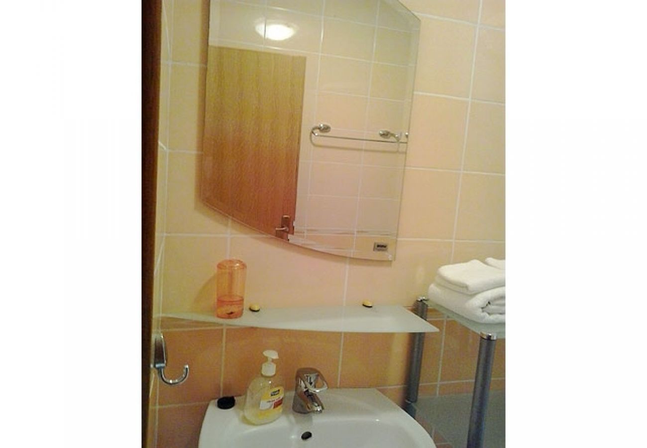 Apartament w Novi Vinodolski - Apartament w Novi Vinodolski z Widok na morze, balkon, Klimatyzacja, WIFI (3667-1)