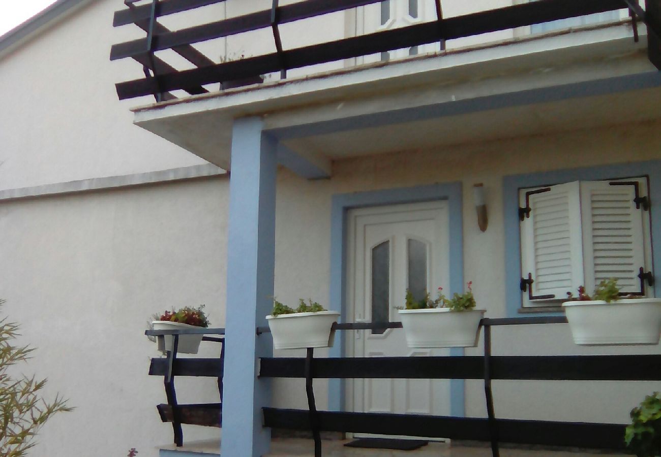 Apartament w Novi Vinodolski - Apartament w Novi Vinodolski z Widok na morze, taras, Klimatyzacja, WIFI (3667-2)