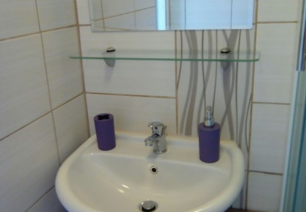 Apartament w Novi Vinodolski - Apartament w Novi Vinodolski z Widok na morze, taras, Klimatyzacja, WIFI (3667-4)